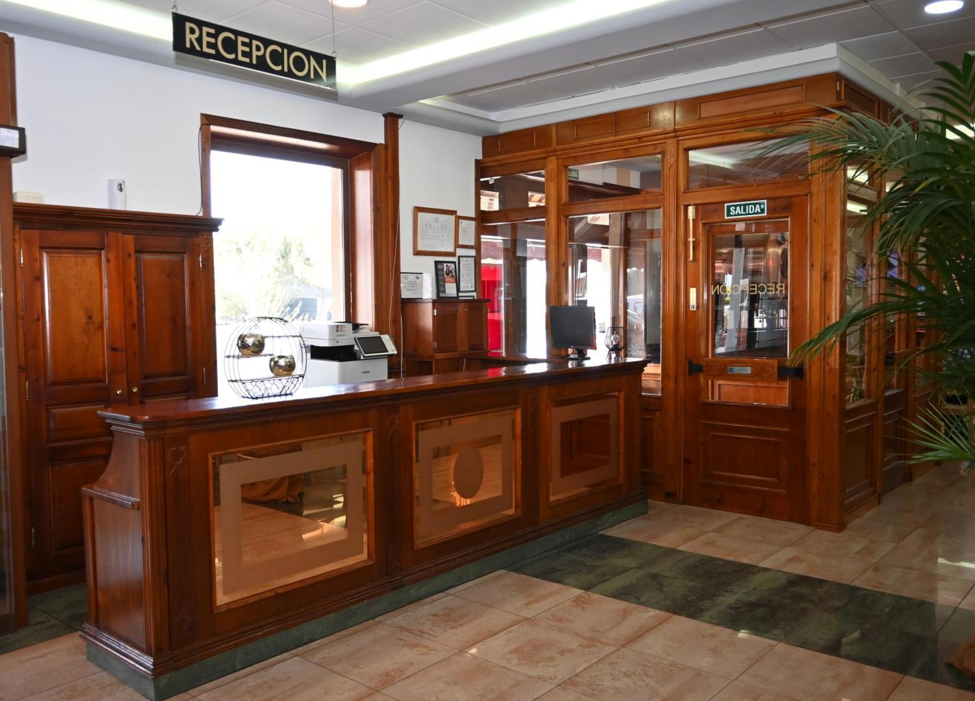 Hotel Del Sol Мотия дел Паланкар Екстериор снимка